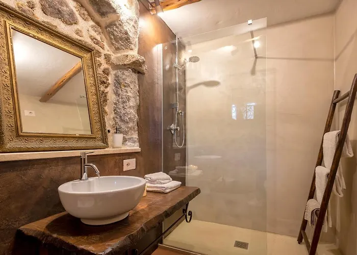 Esclusiva Dimora Storica Nel Cuore Del Borgo Medievale---- Exclusive Historical House Inside The Medieval Village Castelsardo