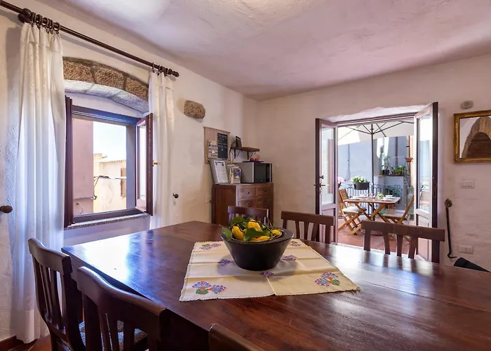 Esclusiva Dimora Storica Nel Cuore Del Borgo Medievale---- Exclusive Historical House Inside The Medieval Village Castelsardo