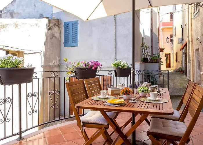 Esclusiva Dimora Storica Nel Cuore Del Borgo Medievale---- Exclusive Historical House Inside The Medieval Village Castelsardo