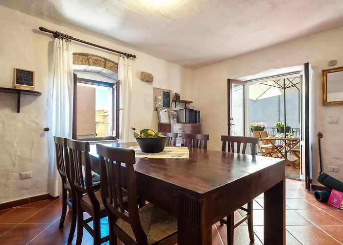 Esclusiva Dimora Storica Nel Cuore Del Borgo Medievale---- Exclusive Historical House Inside The Medieval Village *