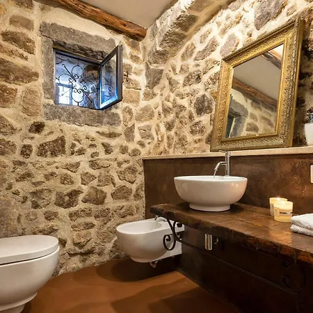 Esclusiva Dimora Storica Nel Cuore Del Borgo Medievale---- Exclusive Historical House Inside The Medieval Village * Castelsardo