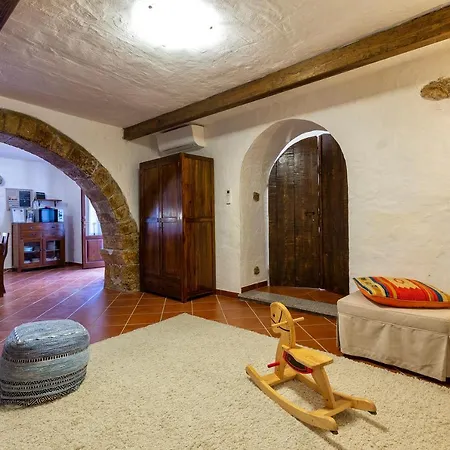 Esclusiva Dimora Storica Nel Cuore Del Borgo Medievale---- Exclusive Historical House Inside The Medieval Village Apartment