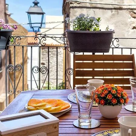 Esclusiva Dimora Storica Nel Cuore Del Borgo Medievale---- Exclusive Historical House Inside The Medieval Village * Castelsardo