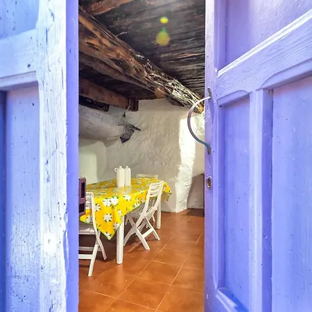 Esclusiva Dimora Storica Nel Cuore Del Borgo Medievale---- Exclusive Historical House Inside The Medieval Village