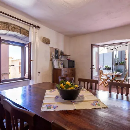 Esclusiva Dimora Storica Nel Cuore Del Borgo Medievale---- Exclusive Historical House Inside The Medieval Village Castelsardo