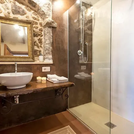 Esclusiva Dimora Storica Nel Cuore Del Borgo Medievale---- Exclusive Historical House Inside The Medieval Village