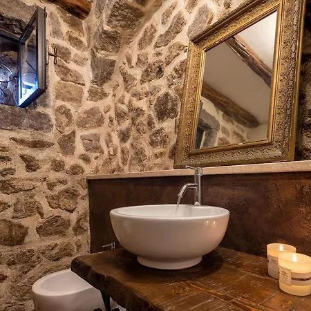 Esclusiva Dimora Storica Nel Cuore Del Borgo Medievale---- Exclusive Historical House Inside The Medieval Village Apartment Castelsardo
