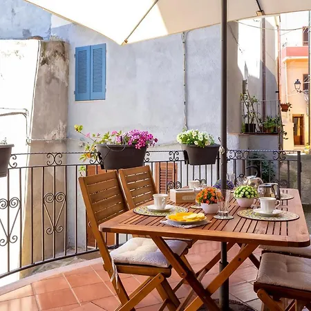 Esclusiva Dimora Storica Nel Cuore Del Borgo Medievale---- Exclusive Historical House Inside The Medieval Village Castelsardo