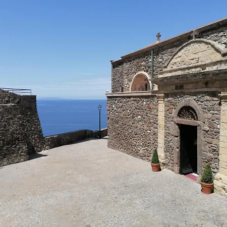 Esclusiva Dimora Storica Nel Cuore Del Borgo Medievale---- Exclusive Historical House Inside The Medieval Village