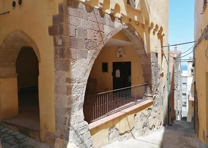 Esclusiva Dimora Storica Nel Cuore Del Borgo Medievale---- Exclusive Historical House Inside The Medieval Village *