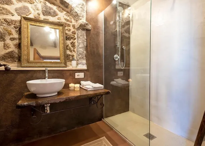 Esclusiva Dimora Storica Nel Cuore Del Borgo Medievale---- Exclusive Historical House Inside The Medieval Village